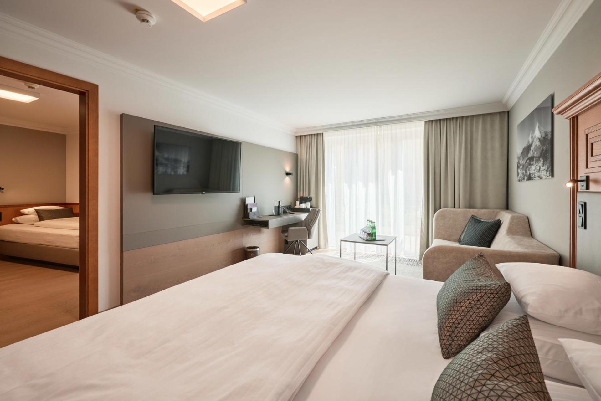 Edelweiss Superior Hotel 4*